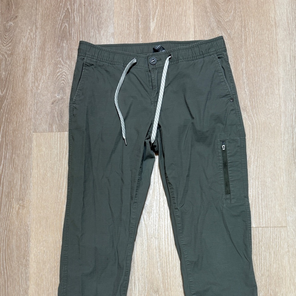 Vuori women’s Rise & Shine pants